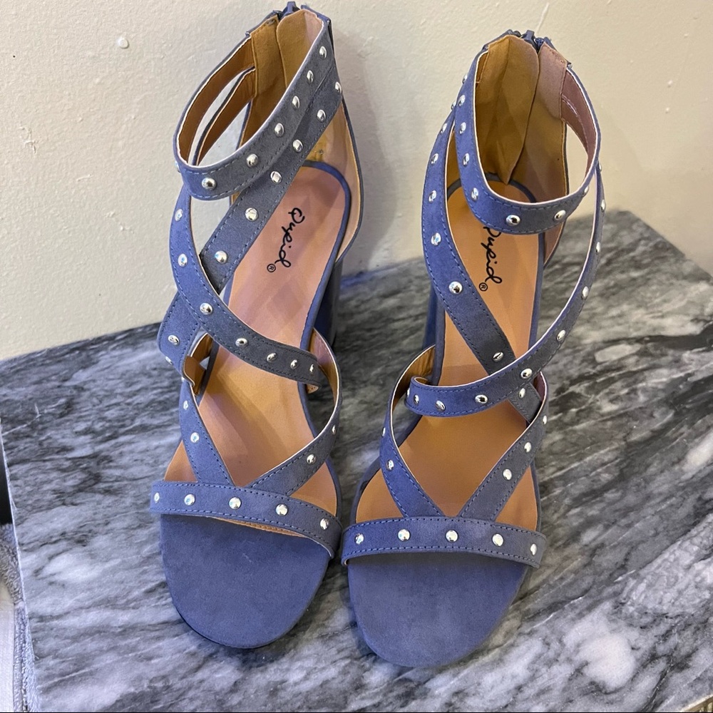 Qupid blue heels size 8.5 fit like 9